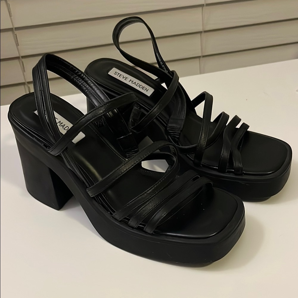 Steve Madden Black Platform Sandals with Chunky Heel and Open Toe